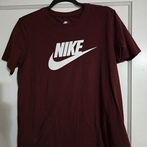 Nike Men's Burgundy Short Sleeve Tee